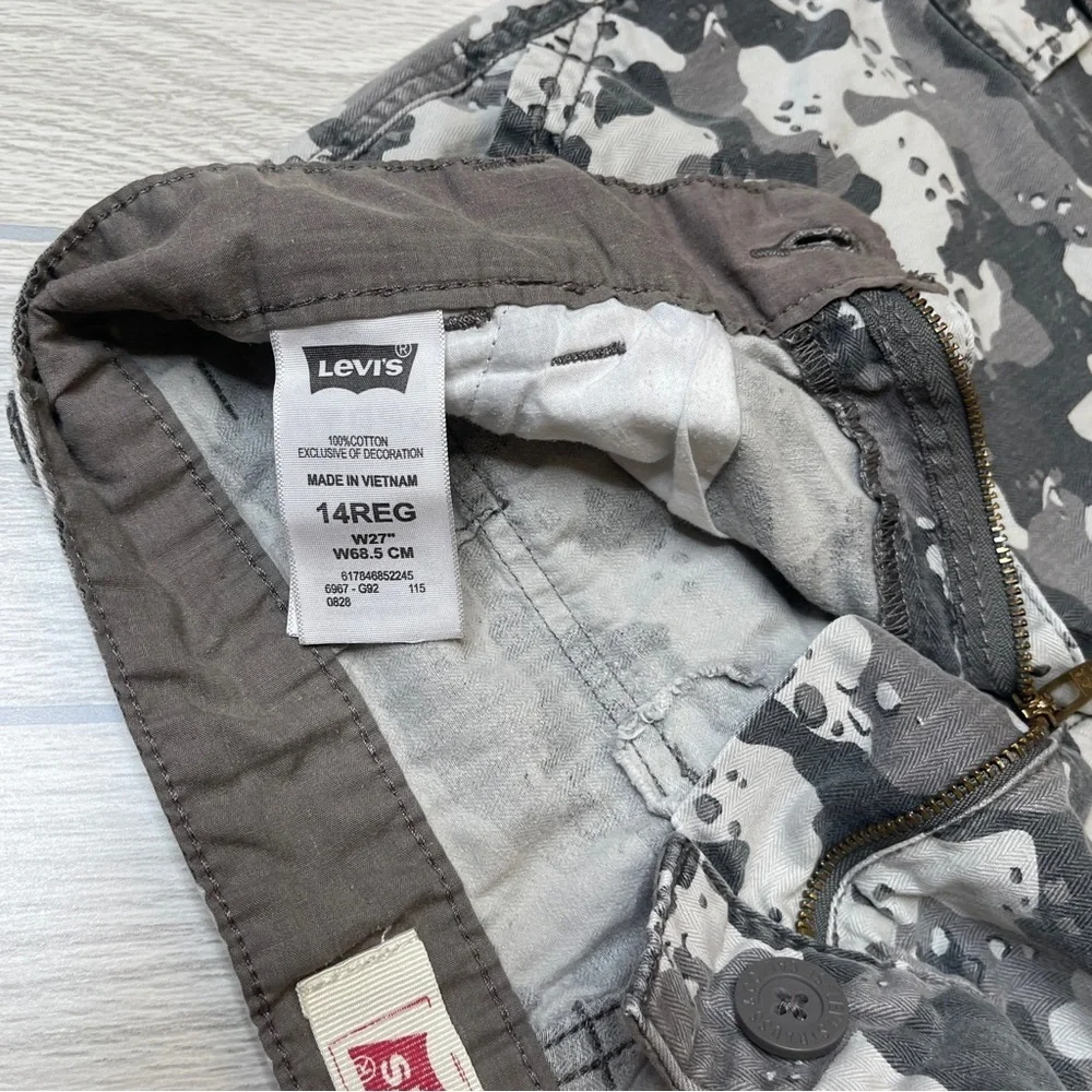 Levi’s Gray Camo Cargo Shorts Boy’s Size 14 Regular